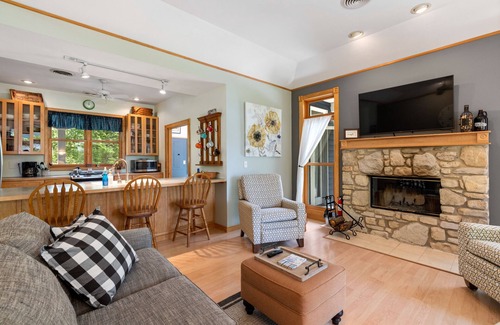 Ephraim Cottage | Quiet and Serene, Central Location, Dog Friendly!