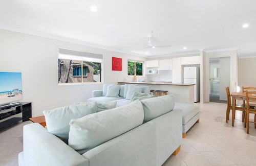 Tugun House | Quiet and Serene Duplex Close To Beach