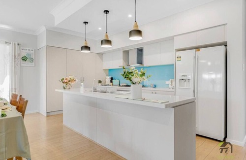 Hornsby House | Quiet and warm 4 Bedrooms in Hornsby