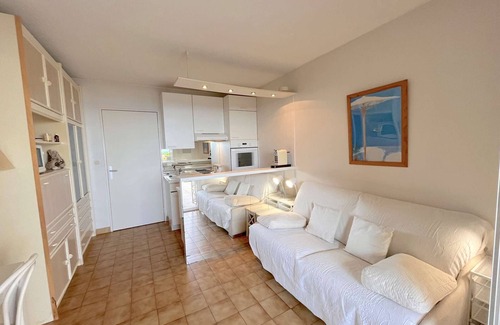 Rayol-Canadel-sur-Mer Apartment | Quiet apartment with pool and parking, near beach, for 4 people in Rayol-Canadel