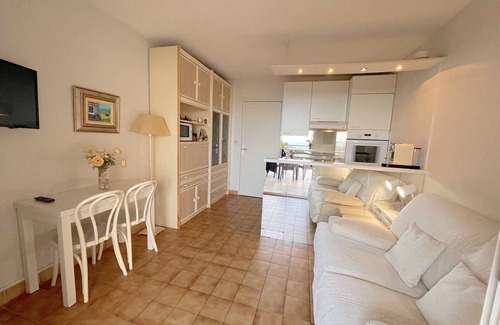 Rayol-Canadel-sur-Mer Apartment | Quiet apartment with pool and parking, near beach, for 4 people in Rayol-Canadel