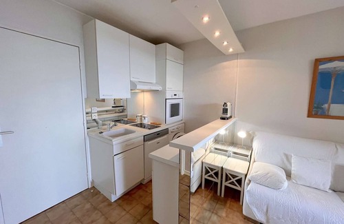 Rayol-Canadel-sur-Mer Apartment | Quiet apartment with pool and parking, near beach, for 4 people in Rayol-Canadel