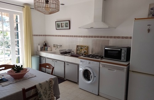 Six-Fours-les-Plages Apartment | Quiet apartment in a Provencal farmhouse 2 km from the beach