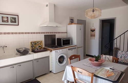 Six-Fours-les-Plages Apartment | Quiet apartment in a Provencal farmhouse 2 km from the beach