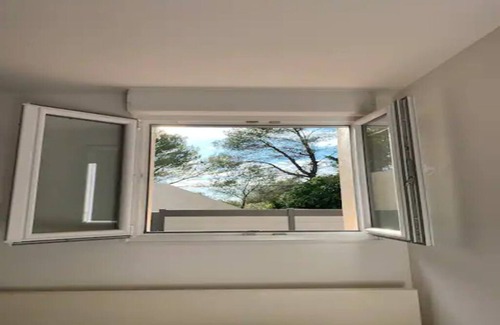 Est Apartment | Quiet apartment with terrace in the Provencal countryside