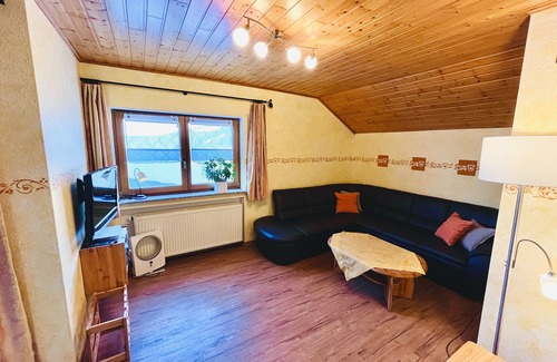 Veldenz Condo | Quiet apartment with balcony overlooking the vineyards for 2-4 people