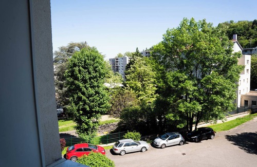 Gorge de Loup Apartment | Quiet apartment with parking - 5 minutes by metro from Vieux Lyon