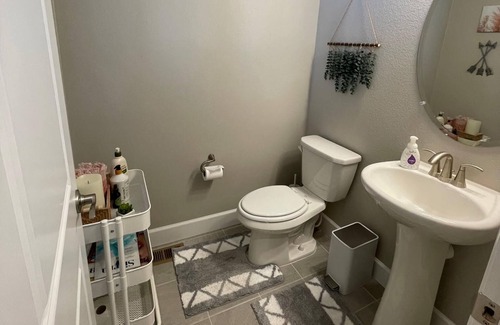 Arvada House | Quiet Arvada Home - easy access to Denver, Boulder, Golden - 20minutes to CU