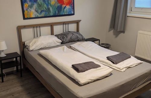 Center Apartment | Quiet basement accommodation with private entrance. Ideal for couples!