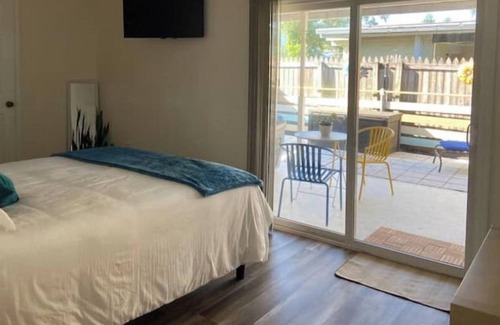 Oldsmar Apartment | Quiet Bay Getaway- Hot Tub-Bikes-Dog friendly