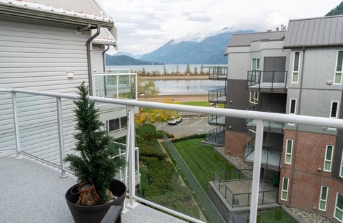 Harrison Hot Springs Condo | Quiet Beach front Condo - Beautiful views - Family or Couple orientated
