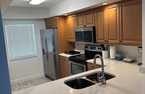 Hutchinson Island South Condo | Quiet beachfront penthouse offering everything needed for a coastal getaway