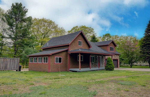 Woodstock House | Quiet & Beautiful Home Near Pemigewasset River with Free WiFi - Dogs OK