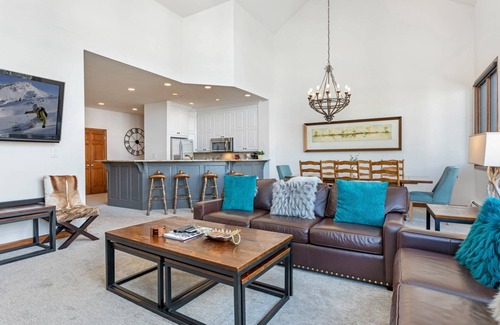 Highlands Townhomes Condo | Quiet Before the Crowds! 10% off 3 nights for Fall