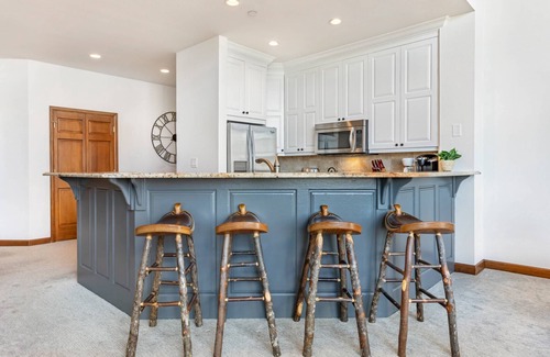 Highlands Townhomes Condo | Quiet Before the Crowds! 10% off 3 nights for Fall