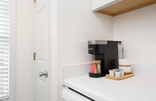Wilmington House | Quiet Boho Townhouse; 15 Min to Beach