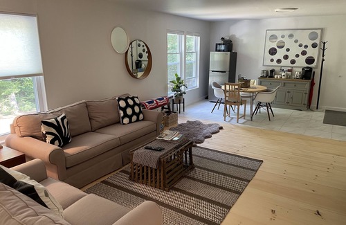 Mac Mahan House | Quiet Brand new Duplex in law suite