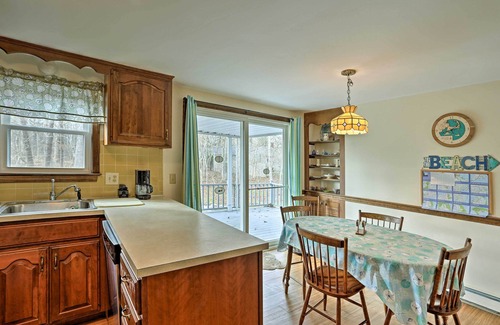 Brewster House | Quiet Brewster House w/Deck, Mins to Bay Beaches!