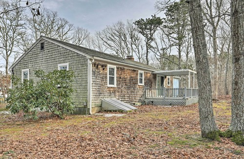 Brewster House | Quiet Brewster House w/Deck, Mins to Bay Beaches!