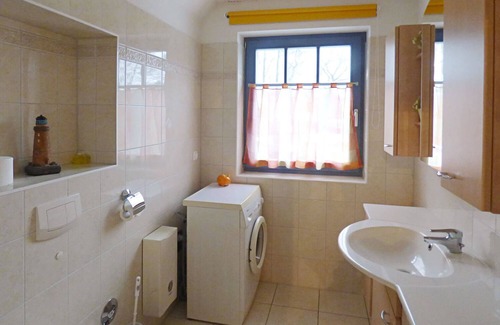 Ostseebad Prerow Apartment | quiet, bright apartment in 1. Floor with west-facing balcony, WiFi, 4 pers.