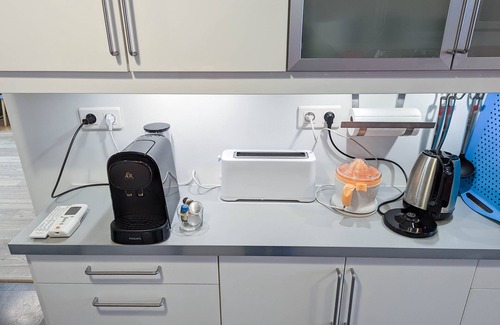 Fontaine Lestang House | Quiet, bright house with garden