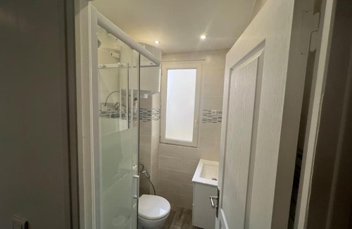 Bondy Apartment | Quiet & bright studio 15min away from Paris