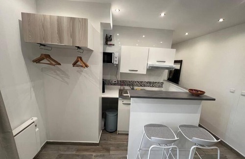 Bondy Apartment | Quiet & bright studio 15min away from Paris