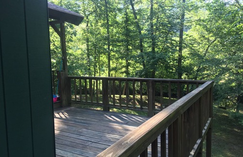 Hendersonville Cabin | Quiet But Perfectly Located For Anything You Want To Do.