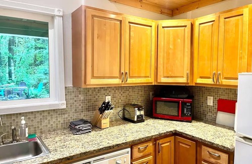 Zigzag Cabin | Quiet cabin among the trees.