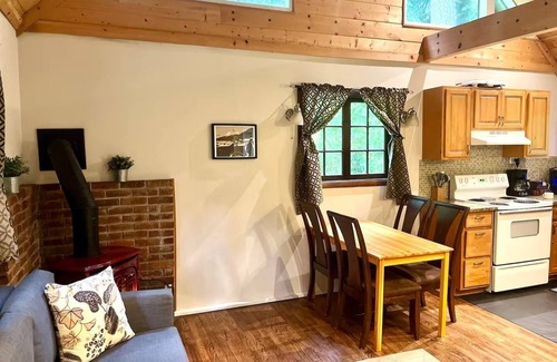 Zigzag Cabin | Quiet cabin among the trees.