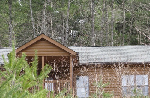 West Jefferson Cabin | Quiet cabin in the woods.