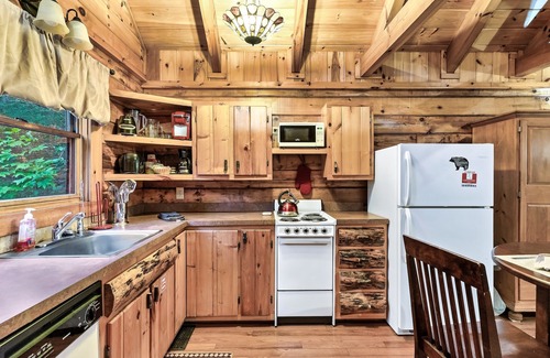 Sevierville Cabin | Quiet Cabin in Woods- Alpine Ridge Sub-Division - 1 Bed/1Bath Jaccuzi