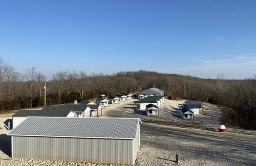 Rocky Mount Cabin | Quiet Cabin-Lake of the Ozarks, Perfect get away