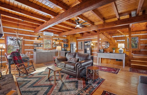Boone Cabin | Quiet Cabin on 4 Dog Friendly Acres