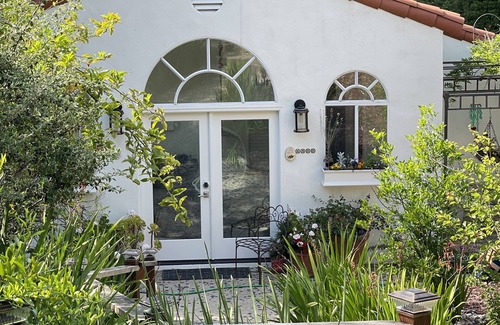 Mount Helix Cottage | Quiet Casita in natural setting 10 minutes to SDSU