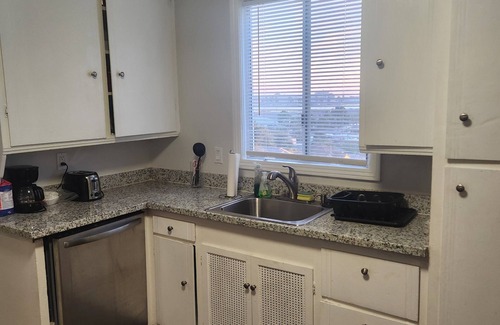Vallejo House | Quiet, centrally located 2 BR house just minutes from Napa, SF, Bay, and more!