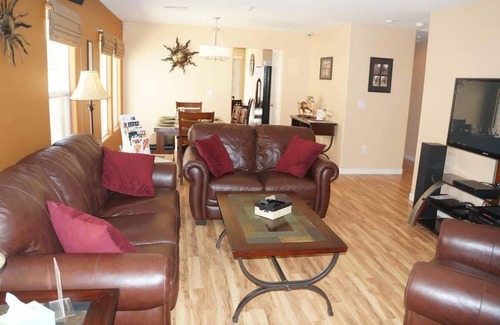 North Las Vegas House | Quiet Charming Home - KNG BD - 3BD - Private Pool
