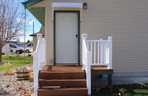 Twin Falls Apartment | Quiet, Clean 1 BR Apt. Perfect getaway for 2. Close to shopping, movies, etc