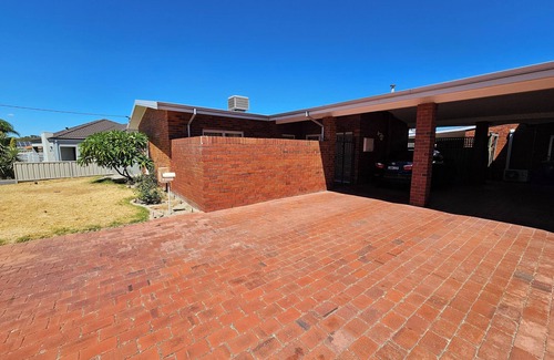 Nollamara House | Quiet & Clean 2BR House Stay