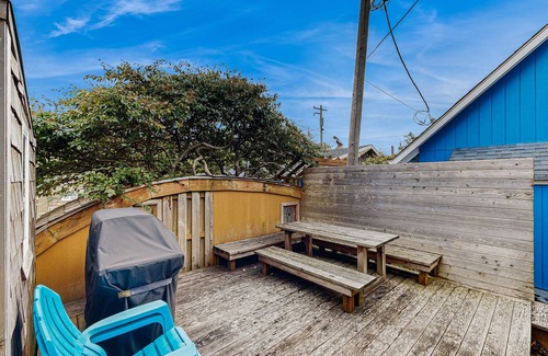 Neskowin House | Quiet Coastal Cabin Home with Private Hot Tub - Less Than a Block From Beach