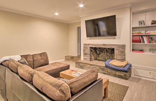 Columbia House | Quiet Columbia Home w/ Fire Pit & Pool Table!