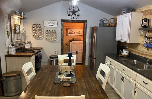 Ten Mile Cabin | Quiet comfortable mountain rest cabin getaway- with Fast 500 mbps wifi