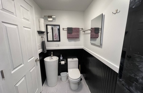 Jacksonville Apartment | Quiet comfortable suite with ensuite bathroom and work space