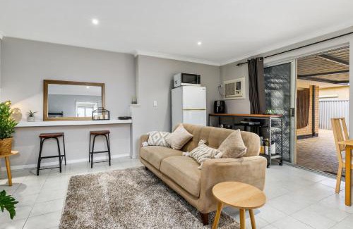 Hamilton Hill House | Quiet & Comfy