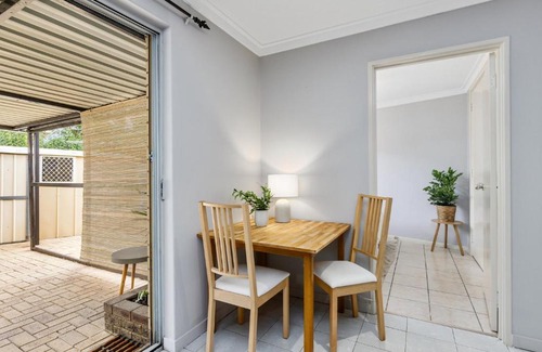 Hamilton Hill House | Quiet & Comfy