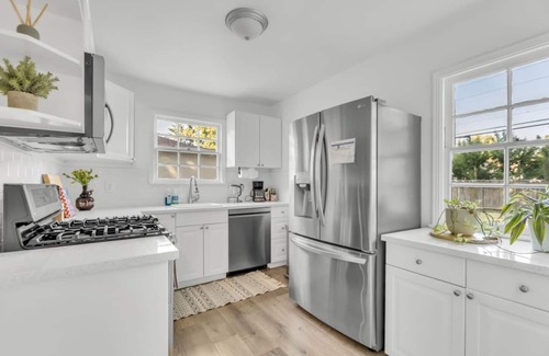 West Sacramento House | Quiet & Comfy-Family&Pet Friendly Riverfront 1mile