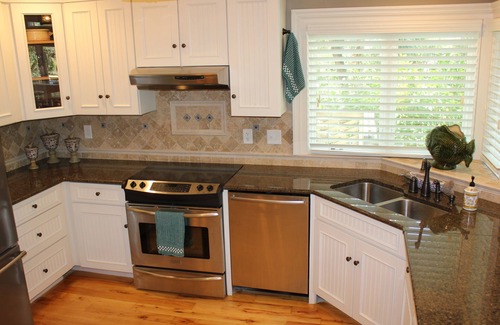 West Beach House | Quiet Convenience on a Cul-d-sac, A Home Builder Owner who Loves Dogs!
