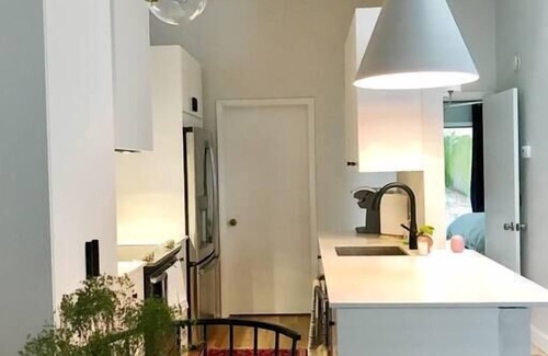 Gainesville House | Quiet, convenient & Modern Haven