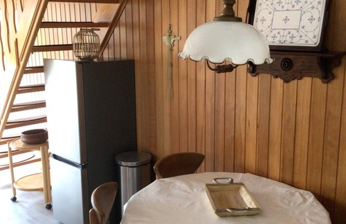 Bruinisse House | Quiet corner house 3/23 newly renovated, washing machine, WLAN, close to the beach