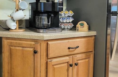 Palmyra House | Quiet corner lot w/fruit trees & gardens! Just 10mins-Hershey, 25mins-Hburg!